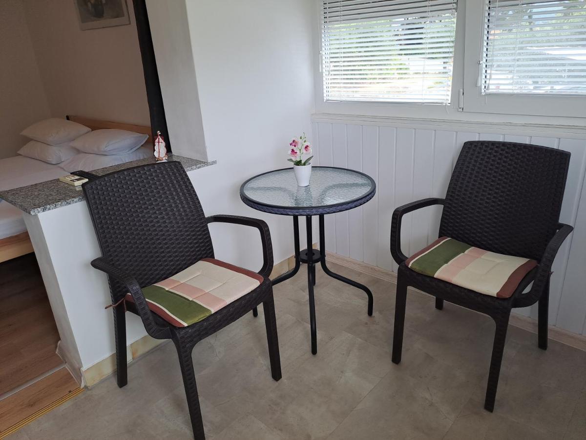 Studio Apartments Maslinik Krk Town Bagian luar foto