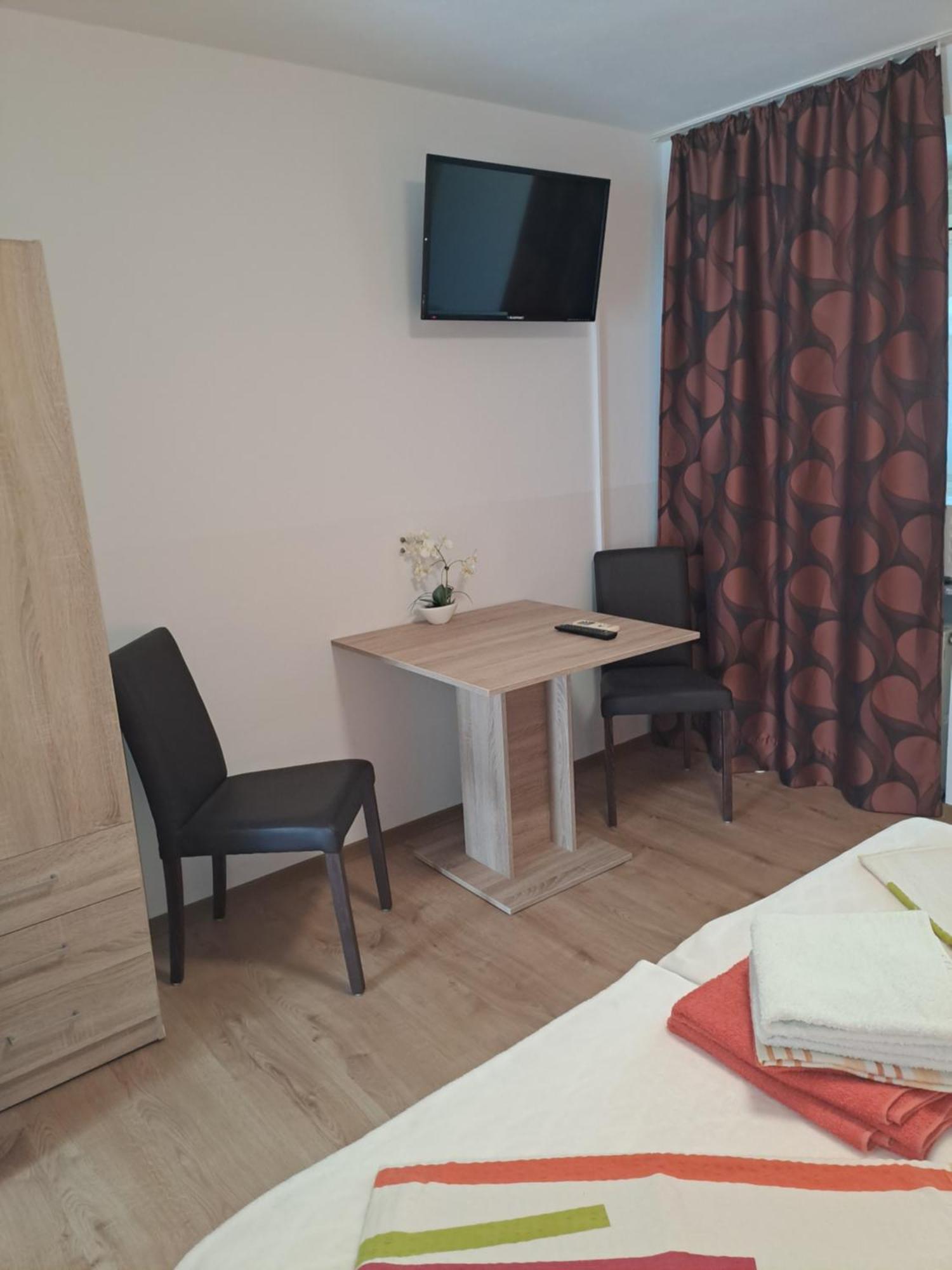 Studio Apartments Maslinik Krk Town Bagian luar foto