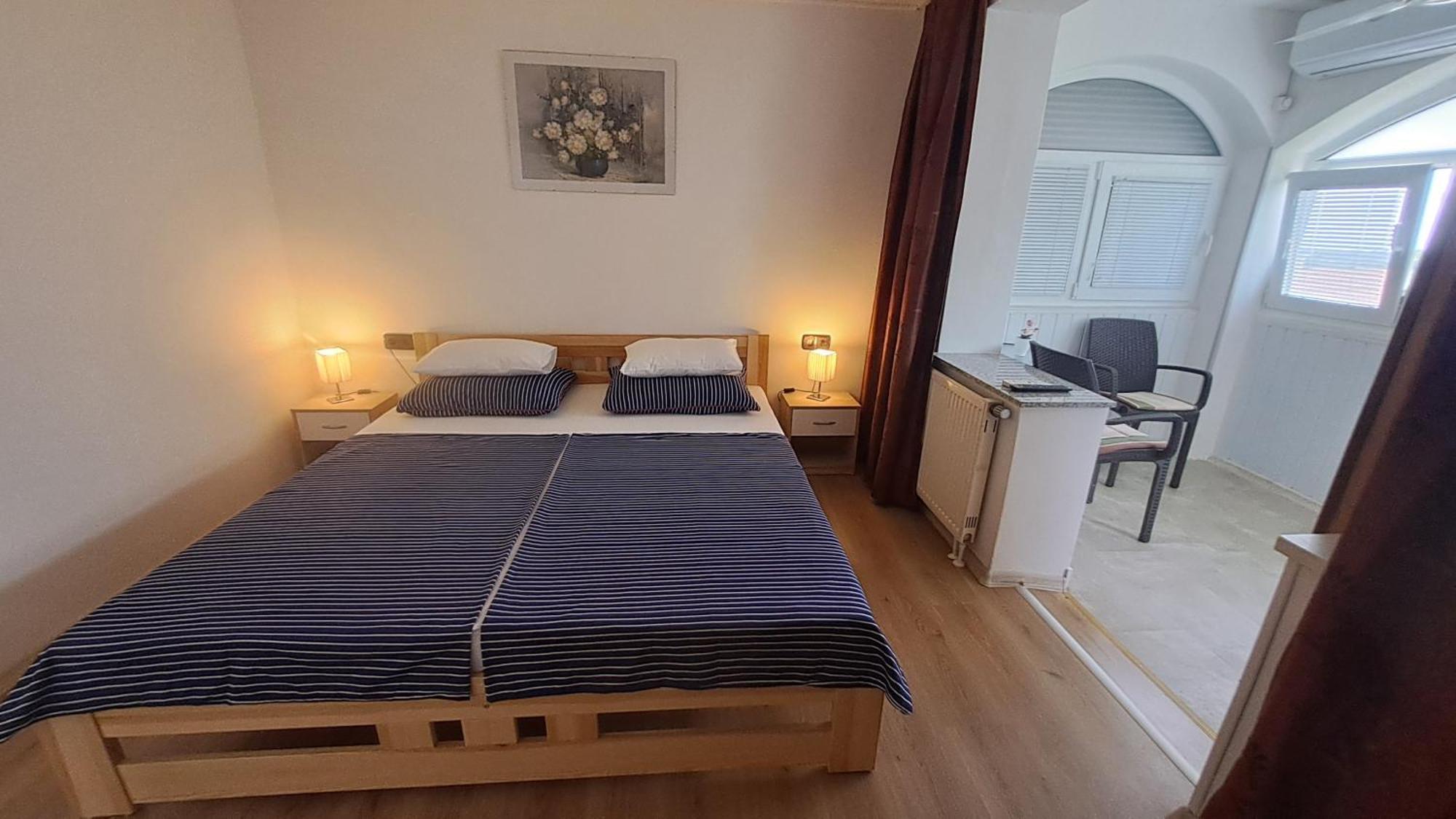 Studio Apartments Maslinik Krk Town Bagian luar foto